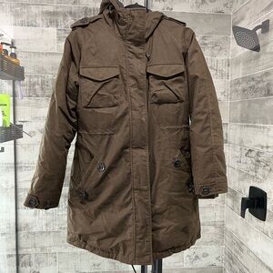 Women’s Aritzia community down jacket